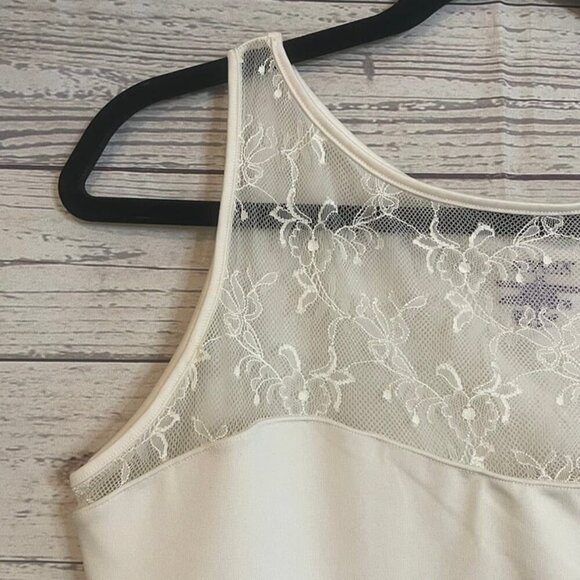 Spanx Sleeveless Top with‎ Lace Detail, Size XL - Picture 3 of 5